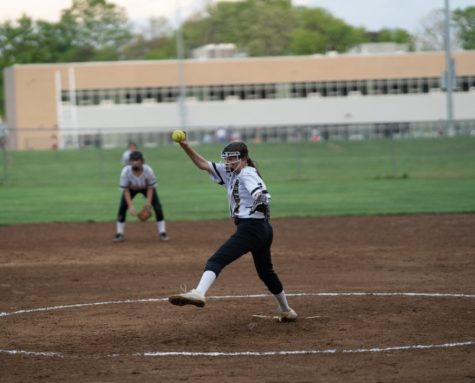 Kelsie O’Brien, 10, winds up for a pitch facing South Lakes High School. Photo courtesy of Flickr.com