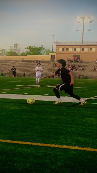 Senior Defender Jacob Reyes-Amaya dribbles the ball up the sideline